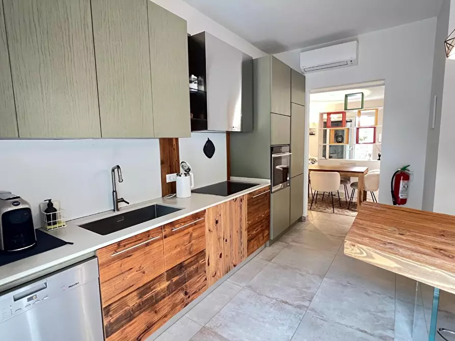 Immagine 13 di Appartamento in vendita  a Montignoso