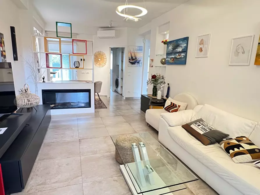 Immagine 23 di Appartamento in vendita  a Montignoso