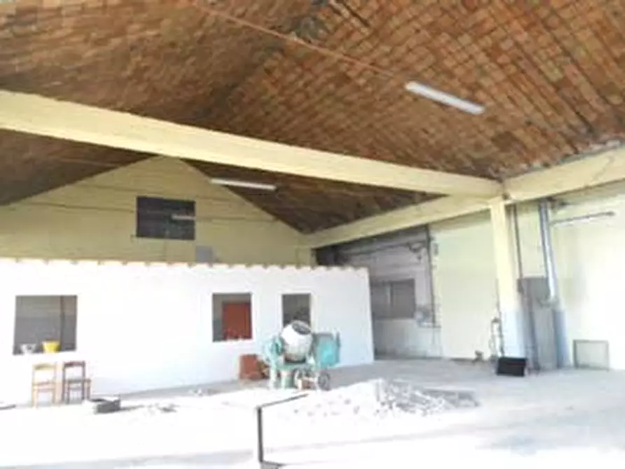 Immagine 11 di Attività artigianale in vendita  a Lungavilla