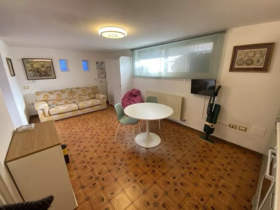 Immagine 1 di Appartamento in affitto  a Carrara