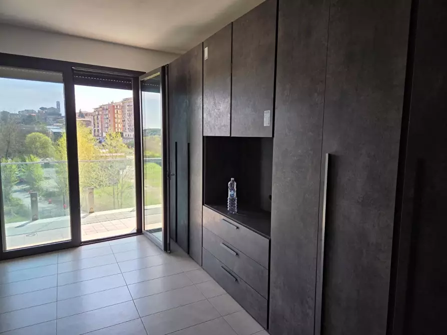 Immagine 2 di Appartamento in vendita  a Siena