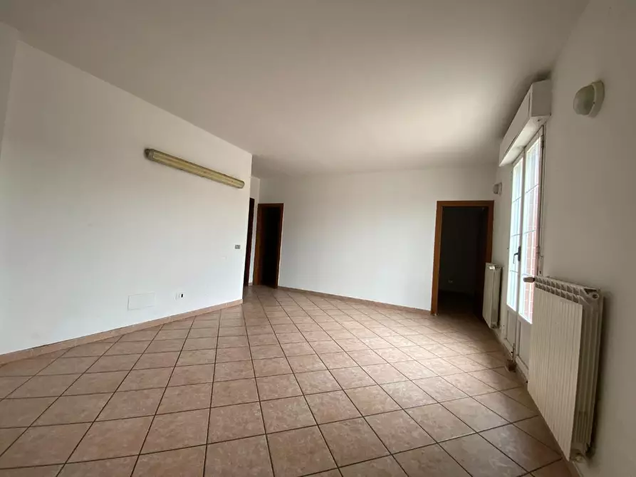 Immagine 3 di Palazzo in vendita  a Carmignano