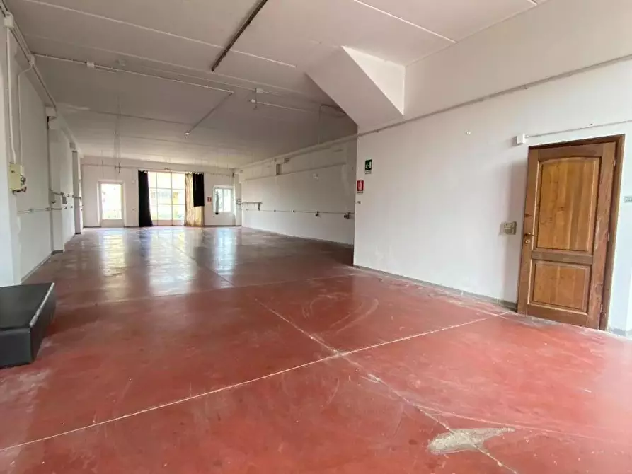 Immagine 19 di Palazzo in vendita  a Carmignano