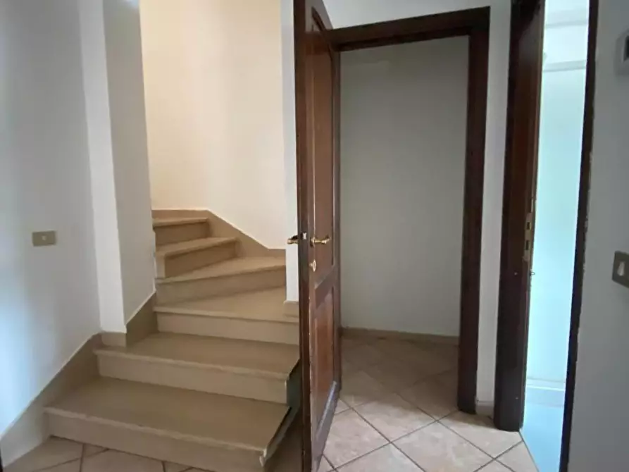 Immagine 11 di Palazzo in vendita  a Carmignano