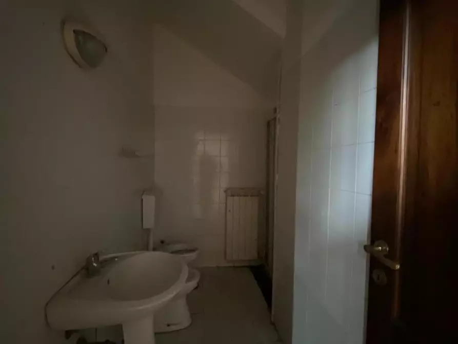 Immagine 21 di Palazzo in vendita  a Carmignano