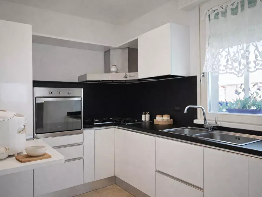 Immagine 4 di Mansarda in vendita  a Camaiore