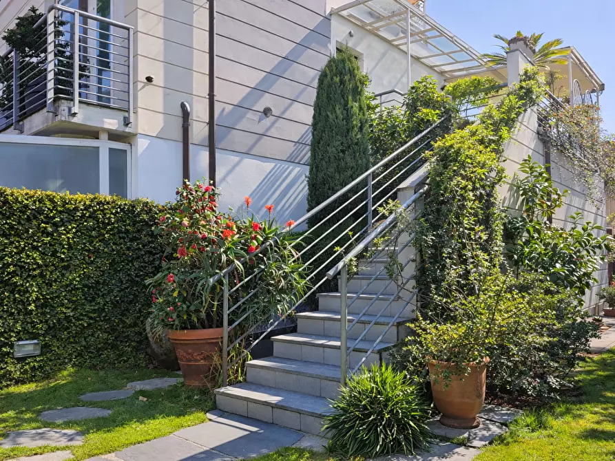 Immagine 22 di Mansarda in vendita  a Camaiore