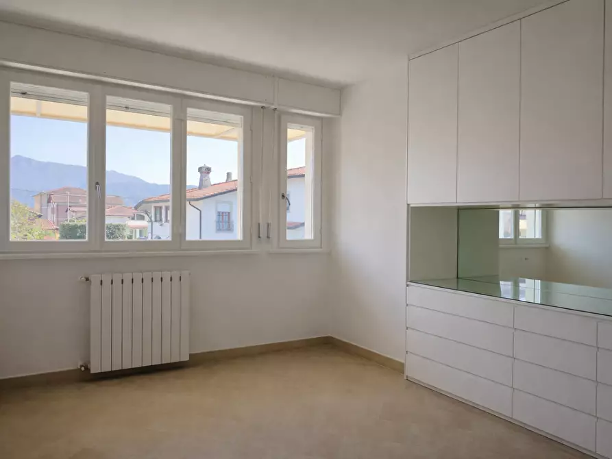 Immagine 8 di Mansarda in vendita  a Camaiore