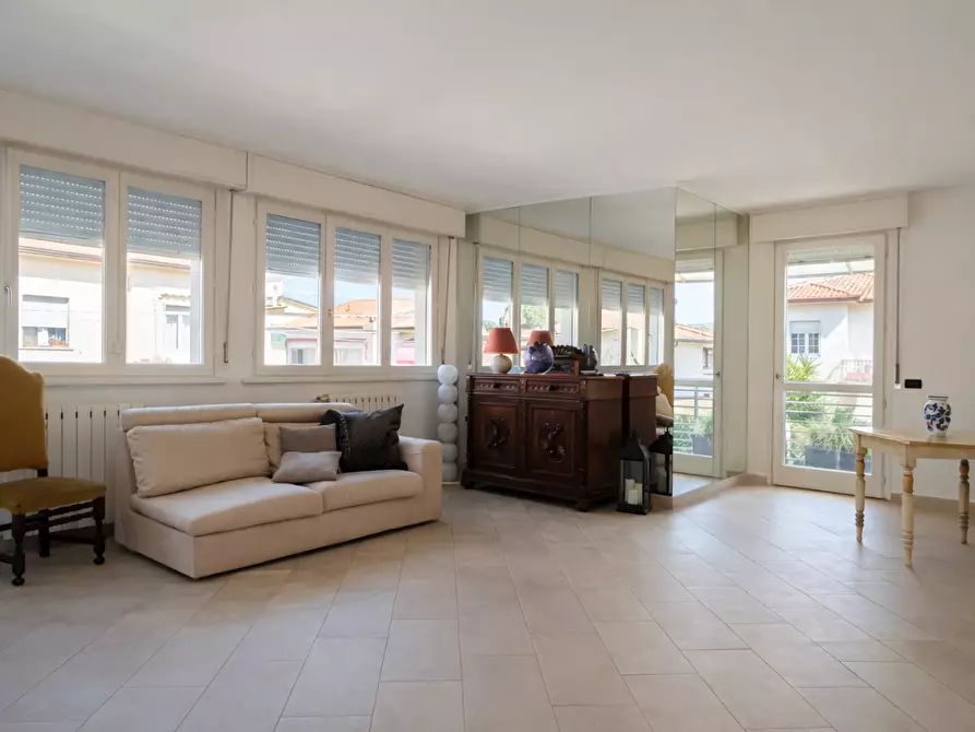 Immagine 13 di Mansarda in vendita  a Camaiore