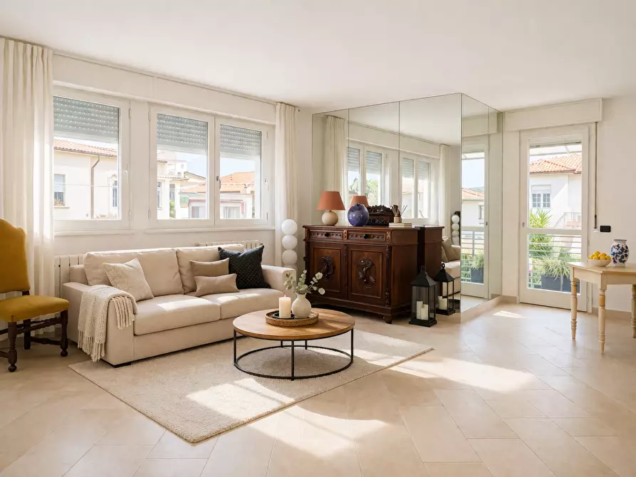 Immagine 1 di Mansarda in vendita  a Camaiore