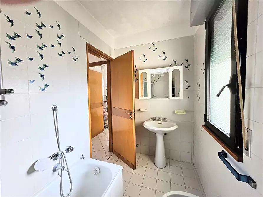 Immagine 8 di Appartamento in vendita  a Massa