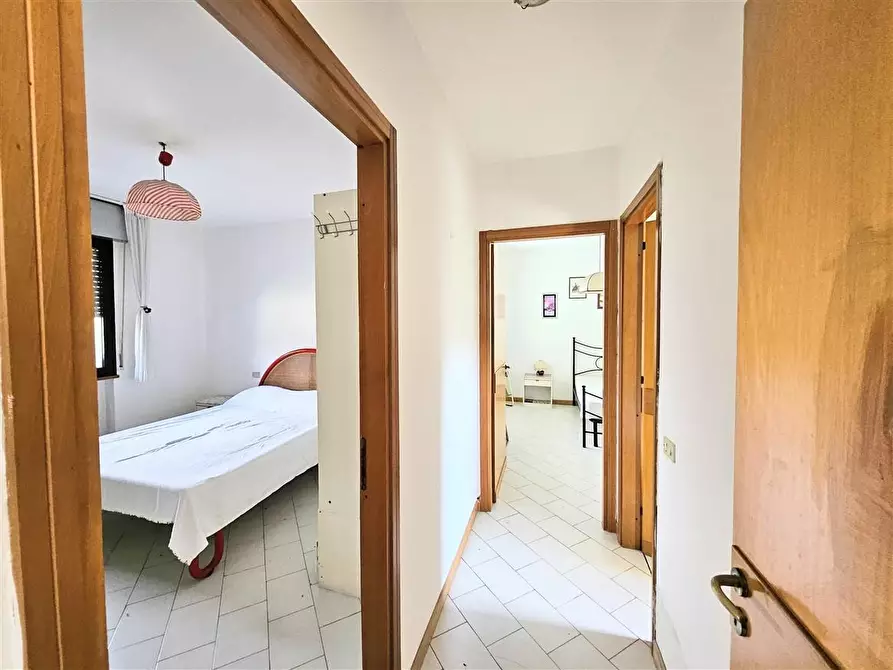 Immagine 11 di Appartamento in vendita  a Massa