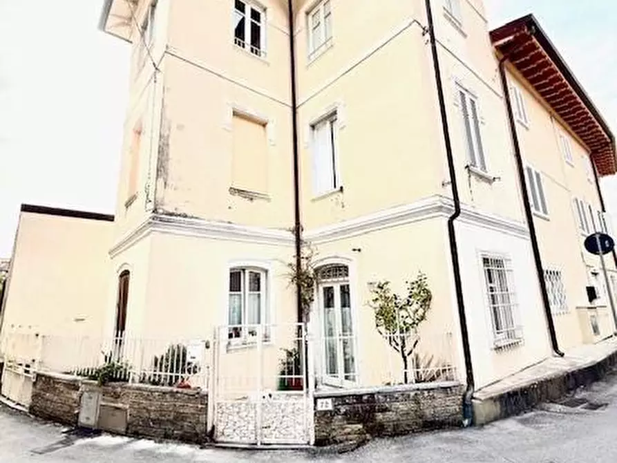 Immagine 1 di Appartamento in vendita  a Pietrasanta