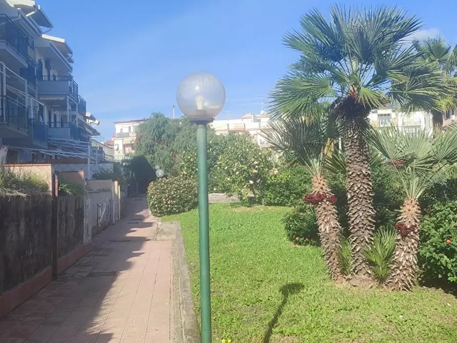 Immagine 8 di Appartamento in vendita  a Giardini-Naxos