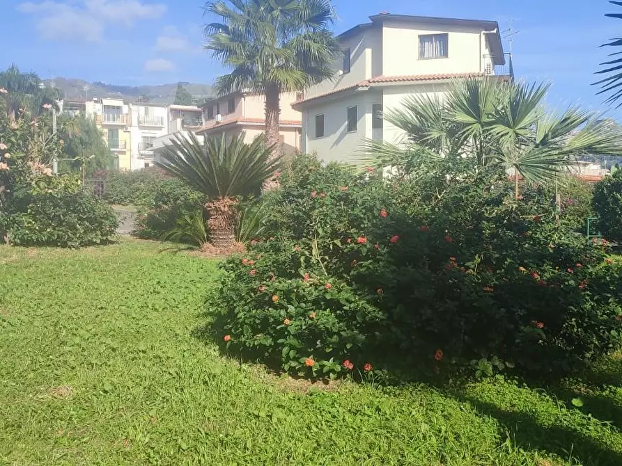 Immagine 10 di Appartamento in vendita  a Giardini-Naxos