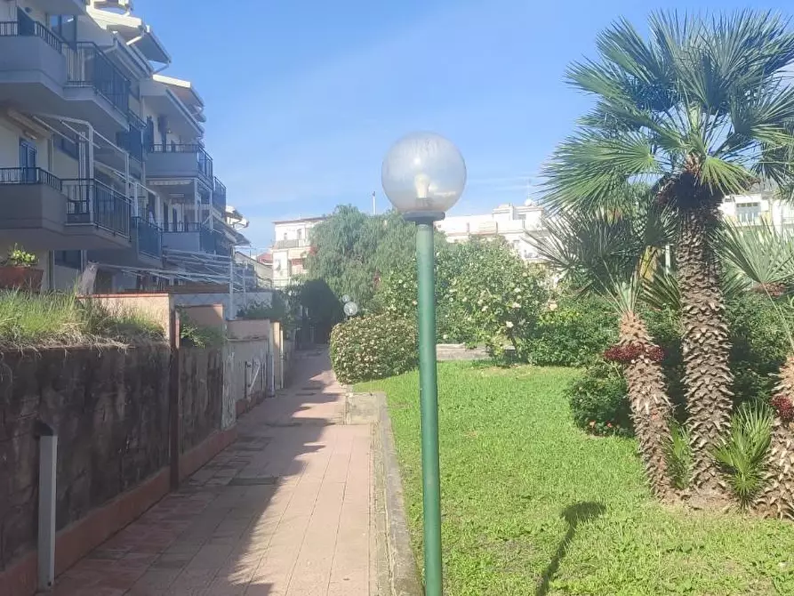 Immagine 9 di Appartamento in vendita  a Giardini-Naxos