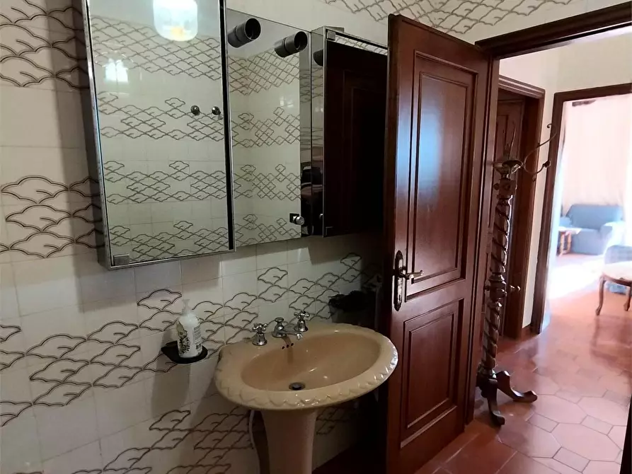 Immagine 11 di Casa indipendente in vendita  a Ortonovo