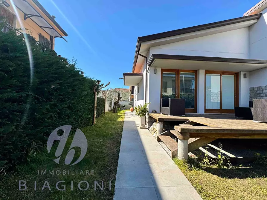 Immagine 3 di Villa in vendita  a Camaiore