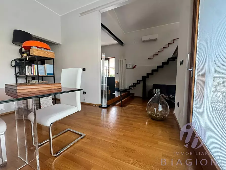 Immagine 21 di Villa in vendita  a Camaiore