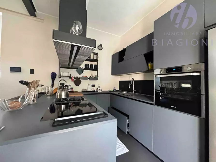 Immagine 13 di Villa in vendita  a Camaiore