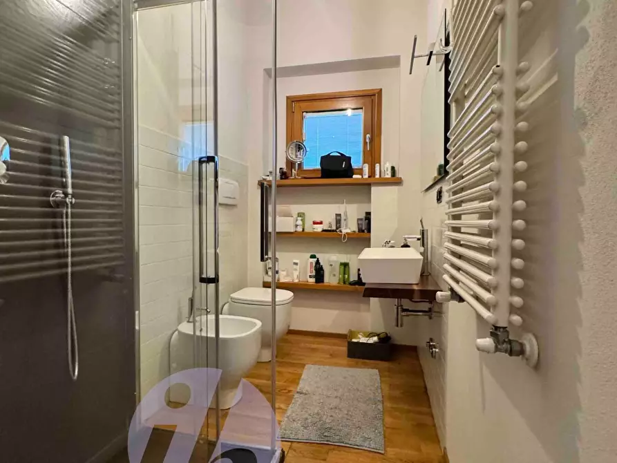 Immagine 29 di Villa in vendita  a Camaiore