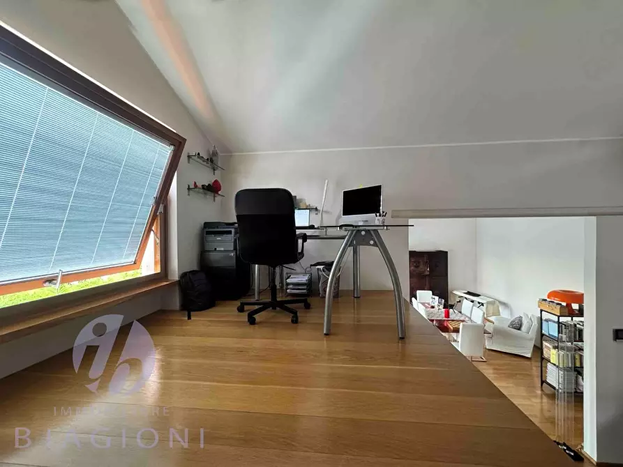 Immagine 23 di Villa in vendita  a Camaiore