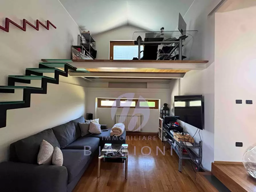 Immagine 5 di Villa in vendita  a Camaiore