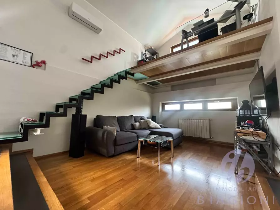 Immagine 9 di Villa in vendita  a Camaiore