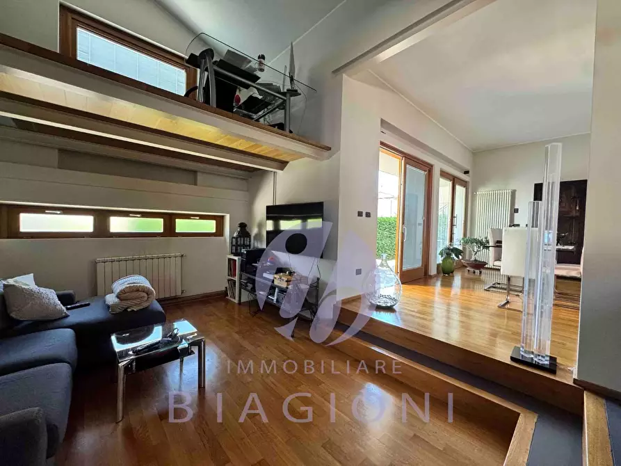 Immagine 10 di Villa in vendita  a Camaiore