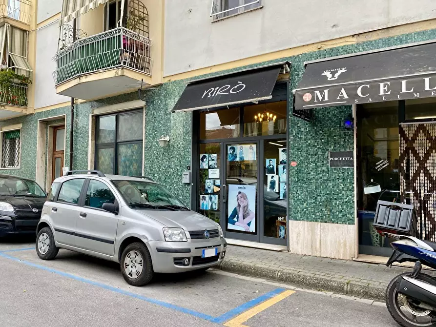 Immagine 13 di Locale commerciale in vendita  a Pisa