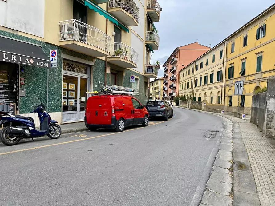Immagine 14 di Locale commerciale in vendita  a Pisa
