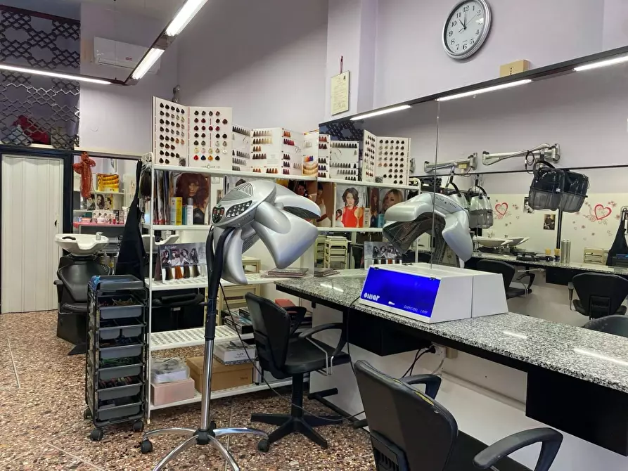 Immagine 8 di Locale commerciale in vendita  a Pisa