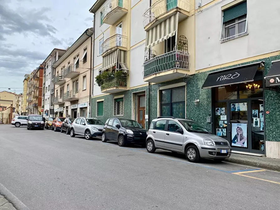 Immagine 17 di Locale commerciale in vendita  a Pisa