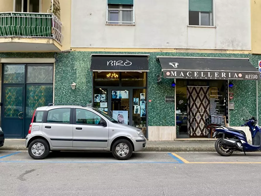 Immagine 15 di Locale commerciale in vendita  a Pisa