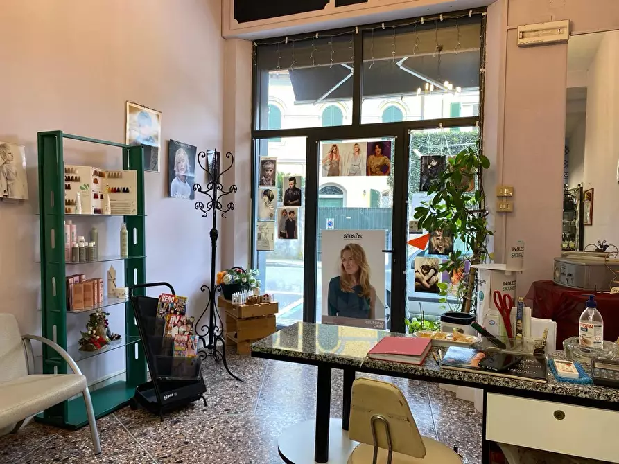 Immagine 2 di Locale commerciale in vendita  a Pisa