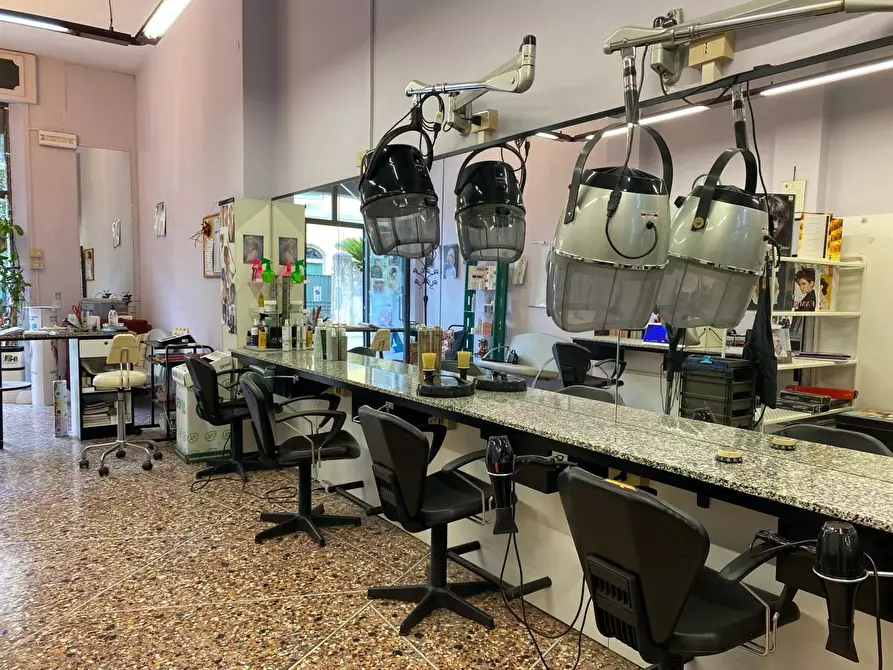 Immagine 6 di Locale commerciale in vendita  a Pisa