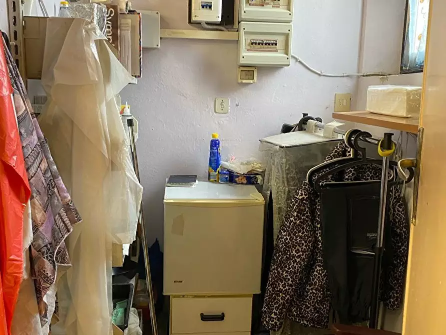 Immagine 11 di Locale commerciale in vendita  a Pisa