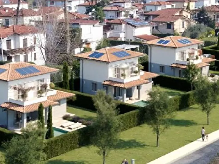 Immagine 3 di Villa in vendita  a Pietrasanta
