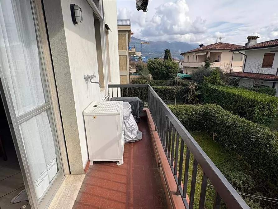 Immagine 5 di Appartamento in affitto  a Montignoso