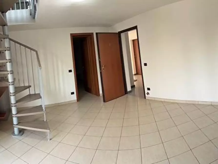 Immagine 15 di Appartamento in affitto  a Lucca