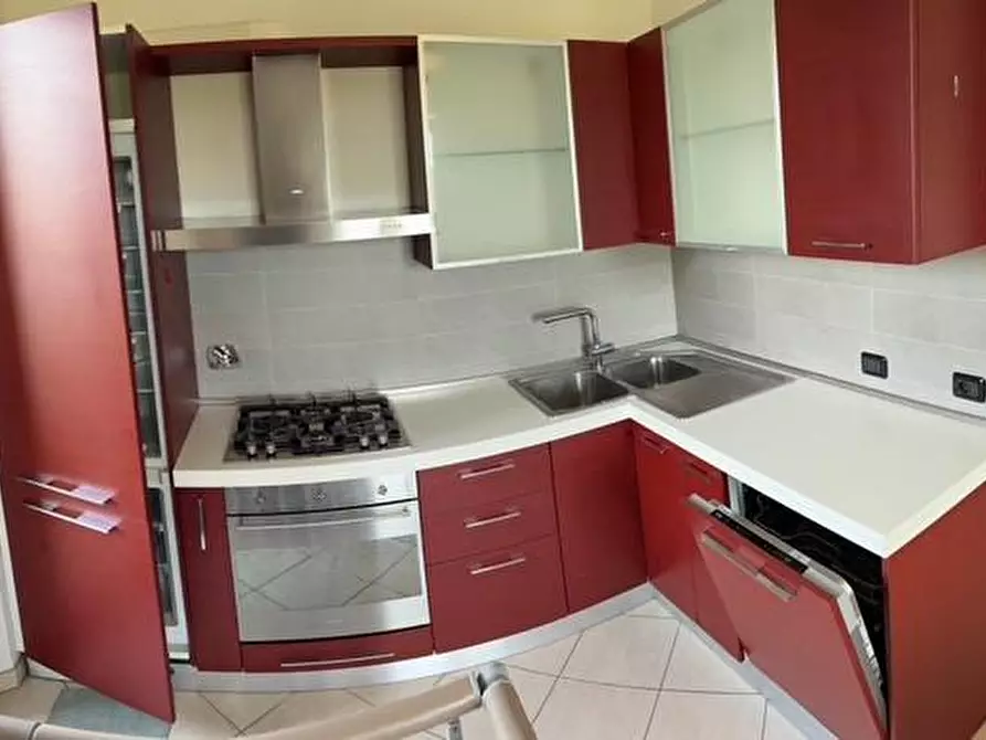 Immagine 1 di Appartamento in affitto  a Lucca