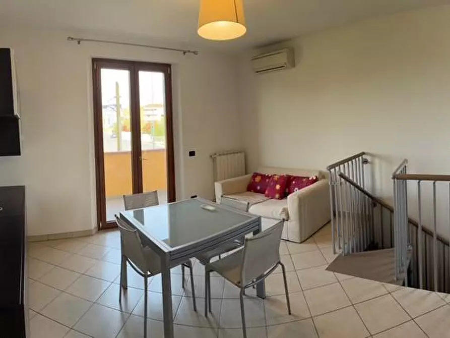 Immagine 4 di Appartamento in affitto  a Lucca