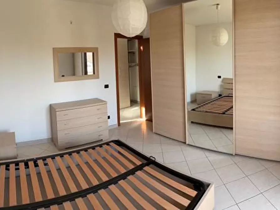 Immagine 11 di Appartamento in affitto  a Lucca