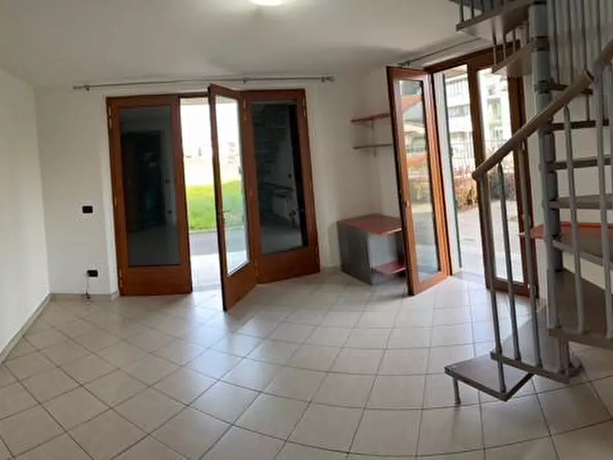 Immagine 16 di Appartamento in affitto  a Lucca