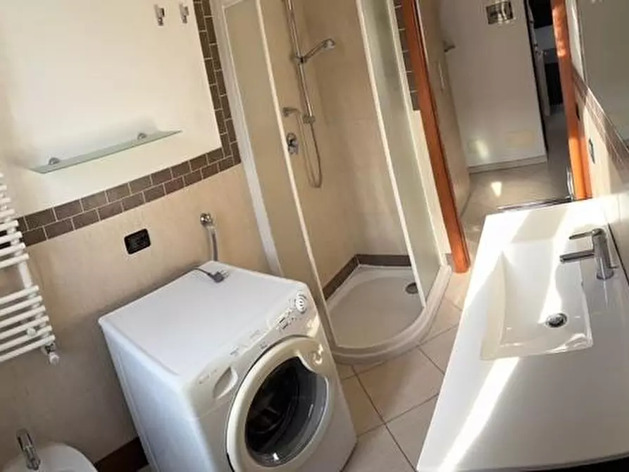 Immagine 8 di Appartamento in affitto  a Lucca