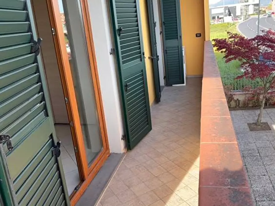 Immagine 13 di Appartamento in affitto  a Lucca