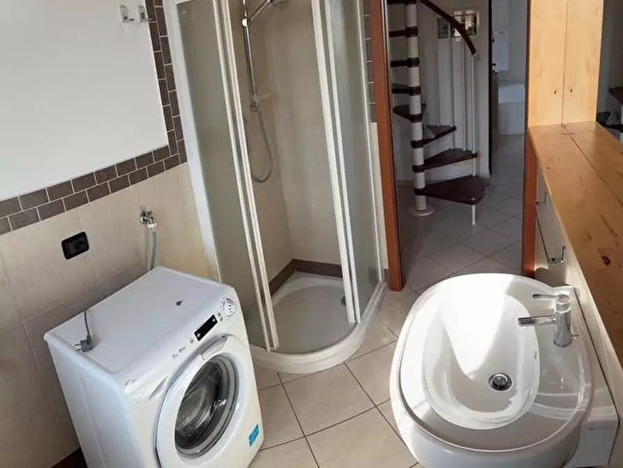 Immagine 14 di Appartamento in affitto  a Lucca