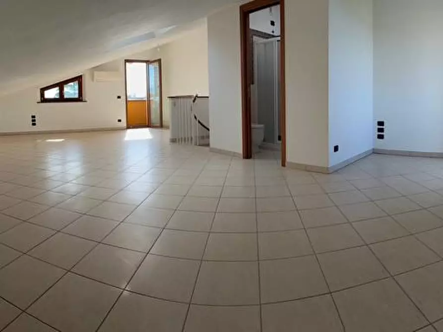 Immagine 17 di Appartamento in affitto  a Lucca