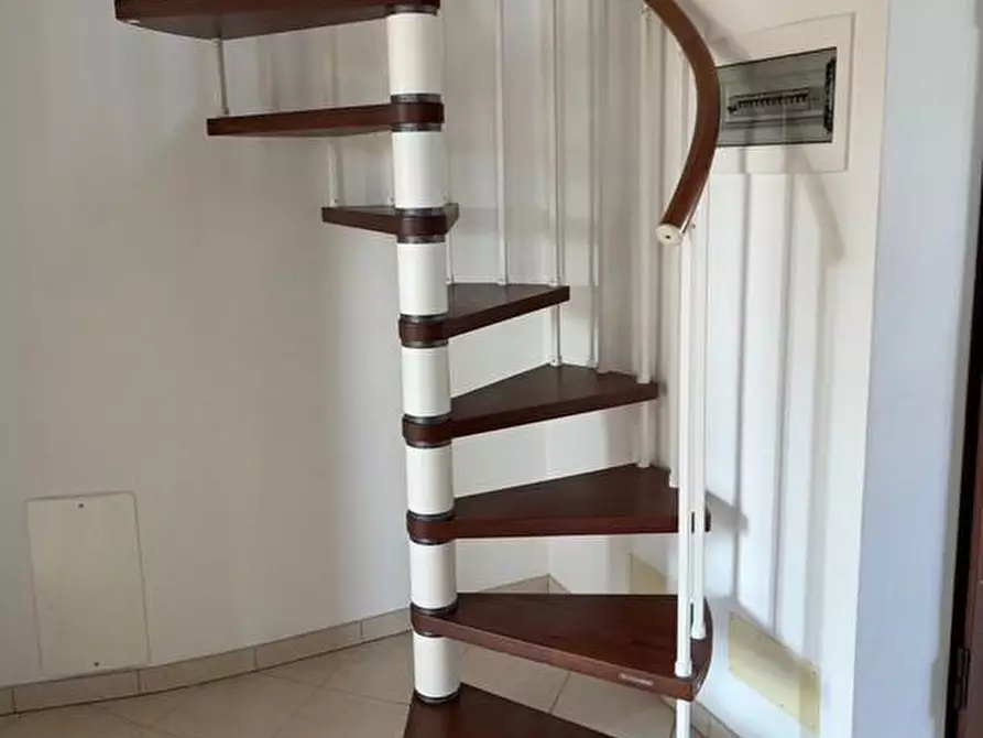 Immagine 12 di Appartamento in affitto  a Lucca