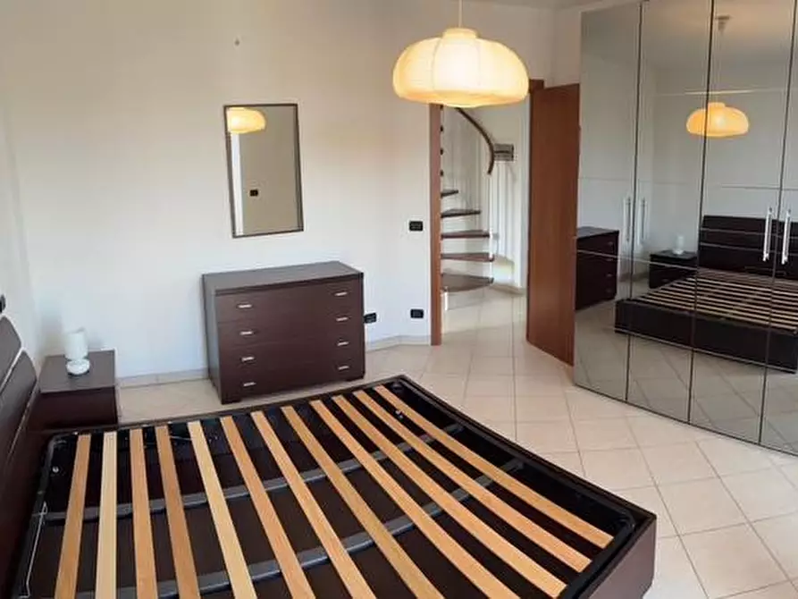 Immagine 10 di Appartamento in affitto  a Lucca